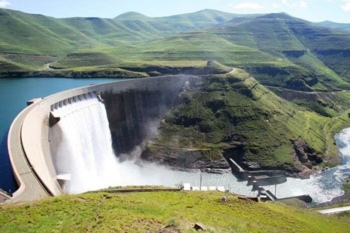 Katse Dam Overspilling
