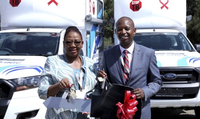 De Beers - Voorspoed Mine donates clinics